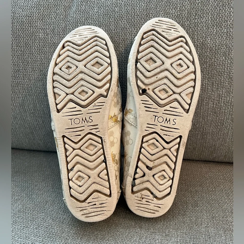 TOMS Alpargata Cream and Gold Bumble Bee Honeycomb Casual Canvas Flats Size 6.5